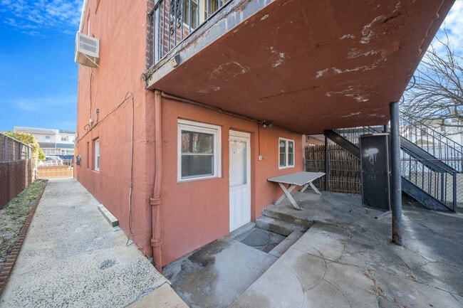 1318 E 58th St in Brooklyn, NY - Building Photo - Building Photo