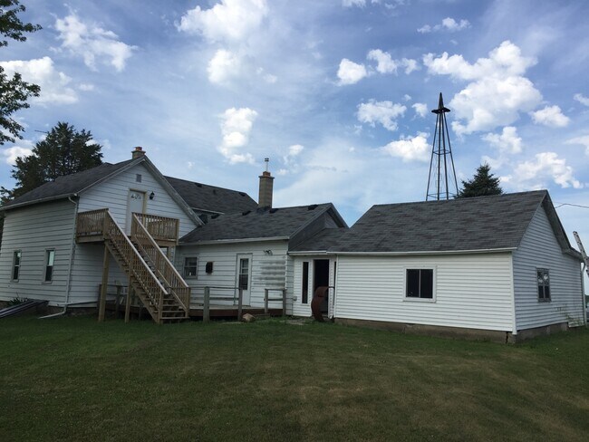 W3344 Hoffman Rd in Fort Atkinson, WI - Building Photo - Building Photo