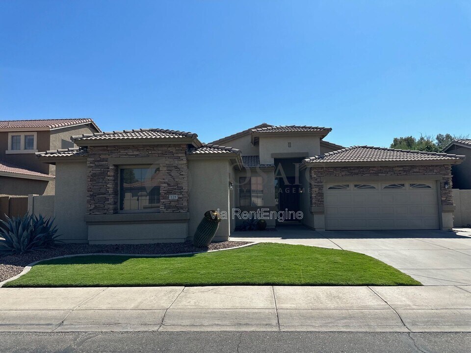121 W Birchwood Pl in Chandler, AZ - Building Photo