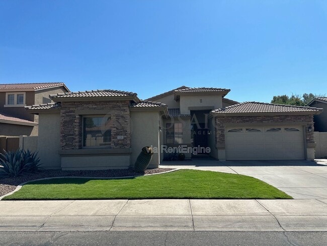 property at 121 W Birchwood Pl