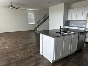 208 Montauk Loop in Andice, TX - Building Photo - Building Photo