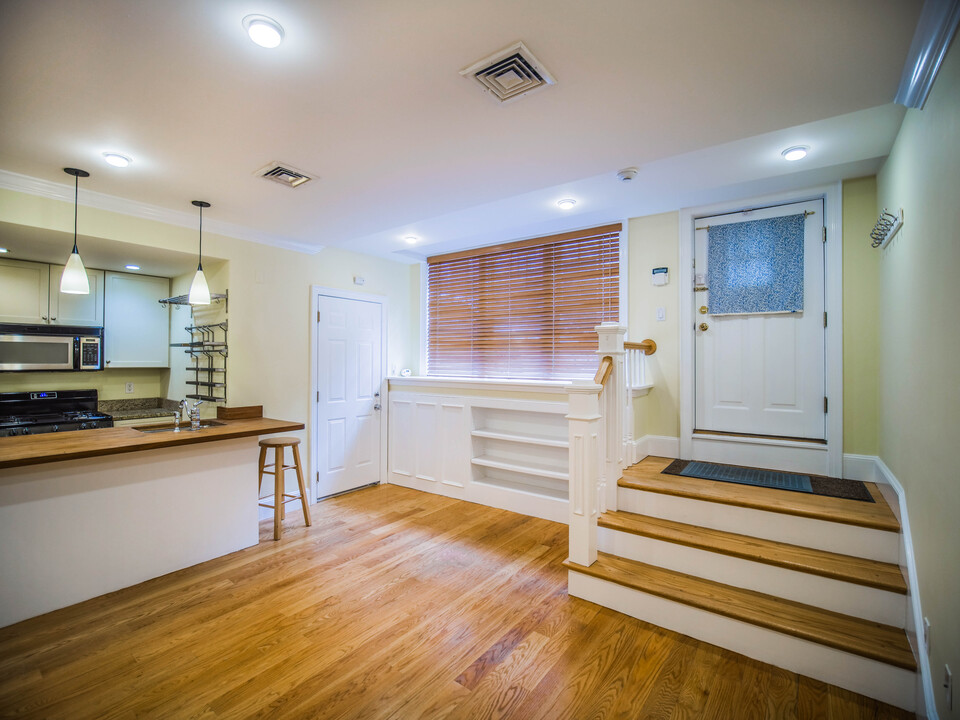 30 Anderson St in Boston, MA - Building Photo