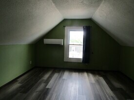 319 Valley St in Windham, CT - Building Photo