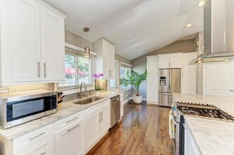 857 Kings Point Dr W in Addison, IL - Building Photo - Building Photo