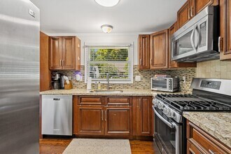 7329 Ash St in Prairie Village, KS - Building Photo - Building Photo