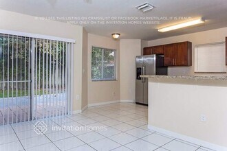 18001 SW 139th Path in Miami, FL - Foto de edificio - Building Photo