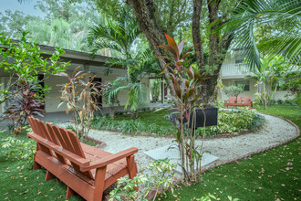 Parson's Green Courtyard Apartments in Brandon, FL - Foto de edificio - Building Photo