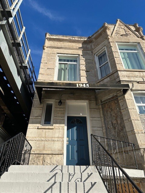 1945 S Kedzie Ave, Unit FL-1 in Chicago, IL - Building Photo - Building Photo