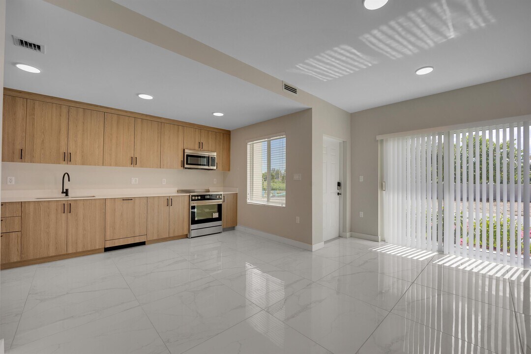 13829 SW 262nd Ln in Miami, FL - Building Photo