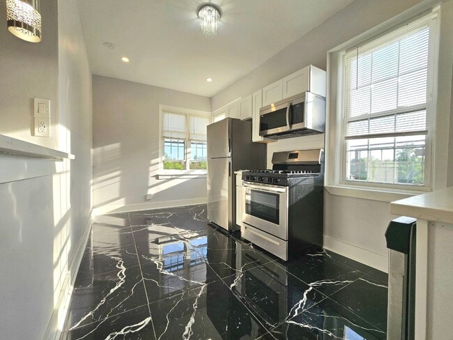 1 Dewitt Rd, Unit 304 in Elizabeth, NJ - Building Photo - Building Photo