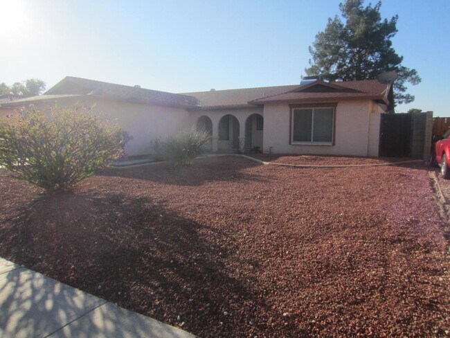 5215 W Garden Dr in Glendale, AZ - Foto de edificio - Building Photo