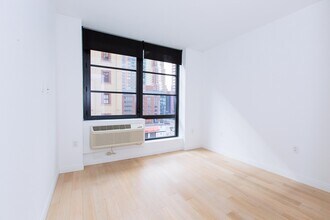 160 1st St in Jersey City, NJ - Building Photo - Building Photo