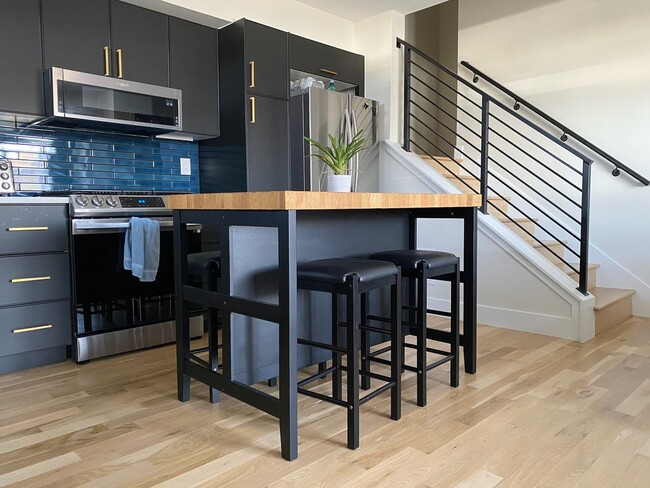 2400 S Delaware St in Denver, CO - Building Photo - Building Photo