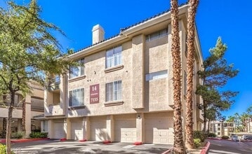 7155 S Durango Dr in Las Vegas, NV - Building Photo - Building Photo