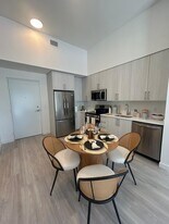 1490 NW 34th St, Unit C1 in Miami, FL - Building Photo