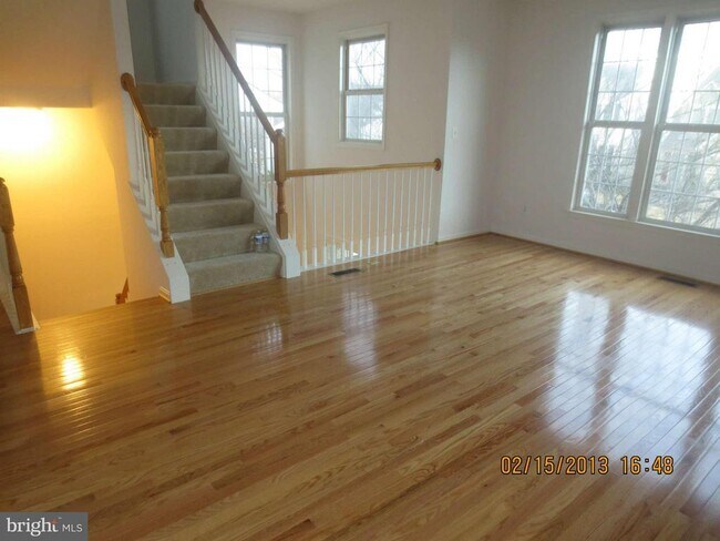 6540 Creek Run Dr in Centreville, VA - Building Photo - Building Photo