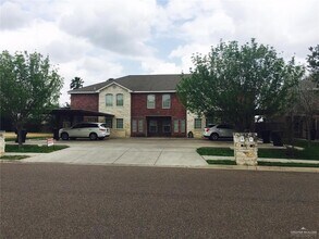 115 S 48th Ln-Unit -3 in McAllen, TX - Foto de edificio - Building Photo