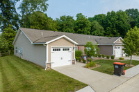 Redwood Newark in Newark, OH - Building Photo - Building Photo