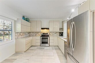 5395 Lake Arrowhead Trail in Sarasota, FL - Building Photo - Building Photo