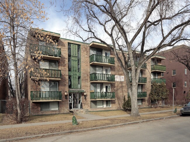 Sunalta Place in Calgary, AB - Building Photo - Building Photo
