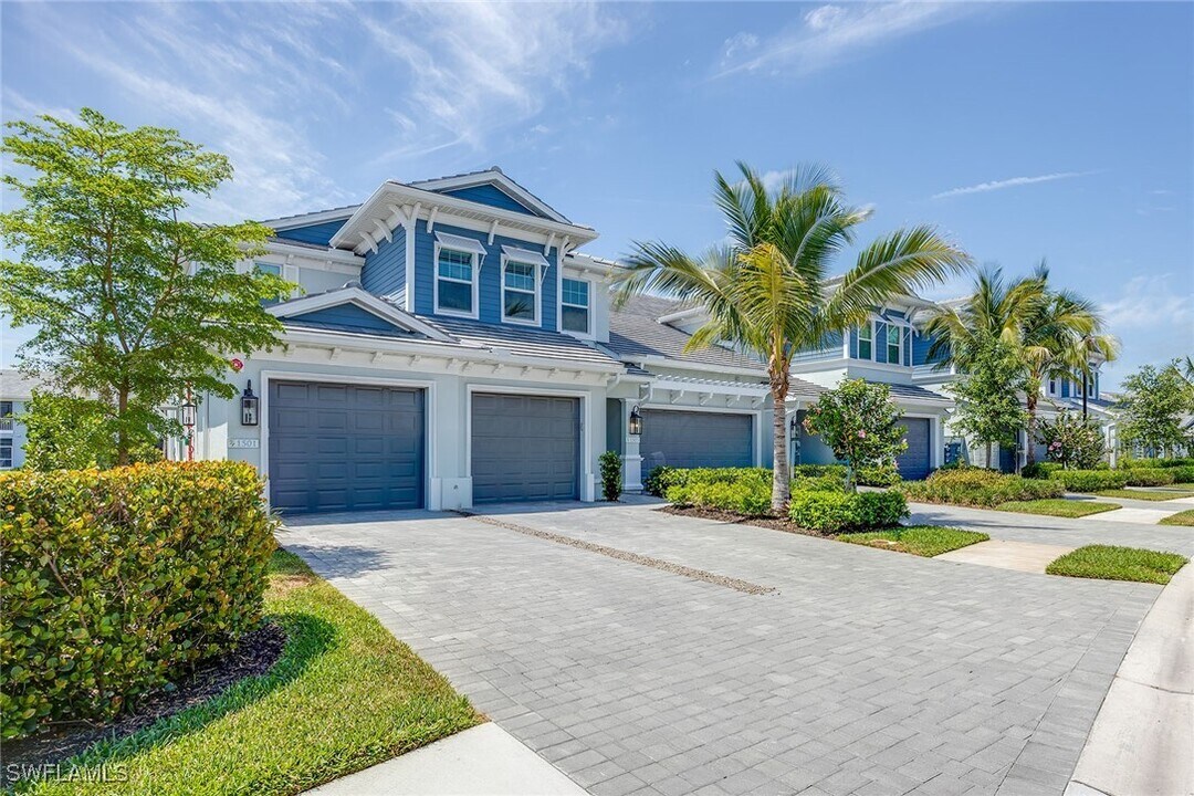 2603 Seychelles Cir in Naples, FL - Foto de edificio