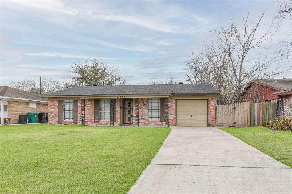 5214 Dumore Dr in Houston, TX - Building Photo