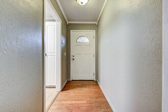 320 Cedar Crest Dr in Edmond, OK - Foto de edificio - Building Photo