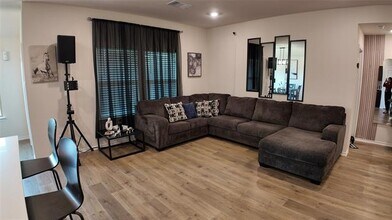 1215 Rustic Vw Ln in Denton, TX - Building Photo - Building Photo