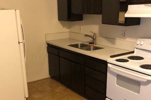 8724 Etiwanda Ave in Northridge, CA - Building Photo
