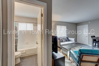 943 Greenwood Ave NE-Unit -7 in Atlanta, GA - Building Photo - Building Photo