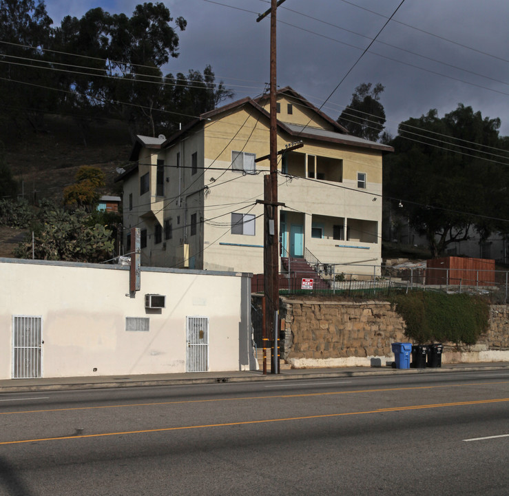 1327 N Broadway in Los Angeles, CA - Foto de edificio