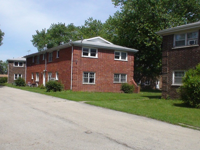 Country View Apartments in Genoa, IL - Foto de edificio