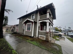 201 E Eagle St in Long Beach, CA - Building Photo - Building Photo