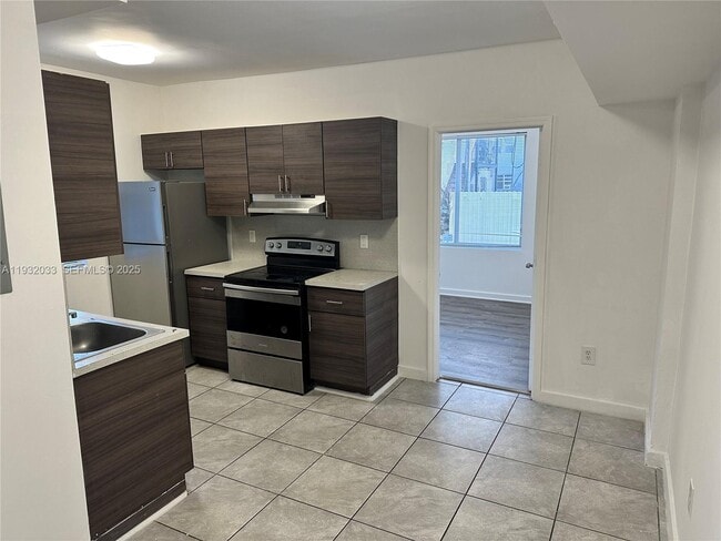 1129 NW 3rd St in Miami, FL - Building Photo - Building Photo