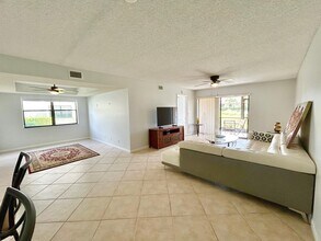 7590 Tahiti Ln in Greenacres, FL - Building Photo - Building Photo
