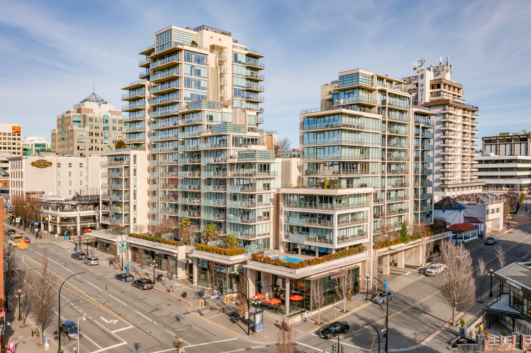 The Falls in Victoria, BC - Building Photo