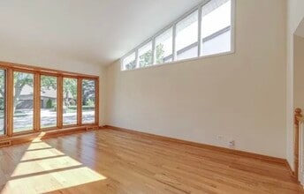 315 E Valley Ln in Arlington Heights, IL - Building Photo - Building Photo