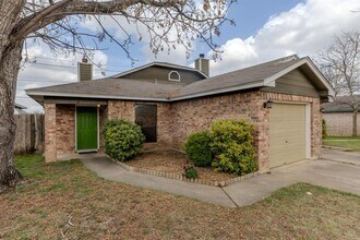 2630 Gwendolyn Ln in Austin, TX - Building Photo - Building Photo