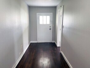 606 Ed Linn St in Edna, TX - Building Photo - Building Photo