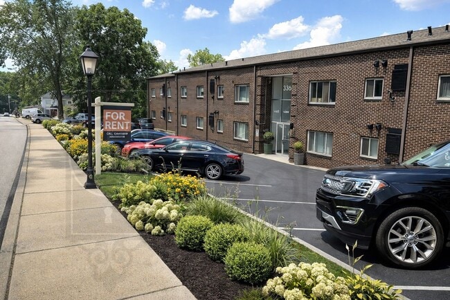 336 Perry Hwy in West View, PA - Building Photo - Building Photo