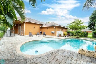 16541 SW 62nd St in Southwest Ranches, FL - Foto de edificio - Building Photo