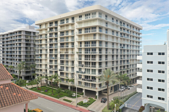 Ocean 88 in Surfside, FL - Foto de edificio - Building Photo