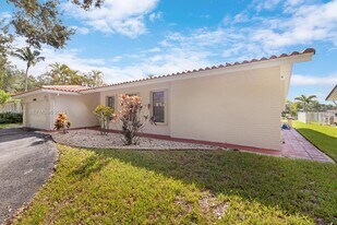 8460 Menteith Terrace in Miami Lakes, FL - Building Photo