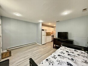 214 F St NE-Unit -#B in Washington, DC - Building Photo - Building Photo