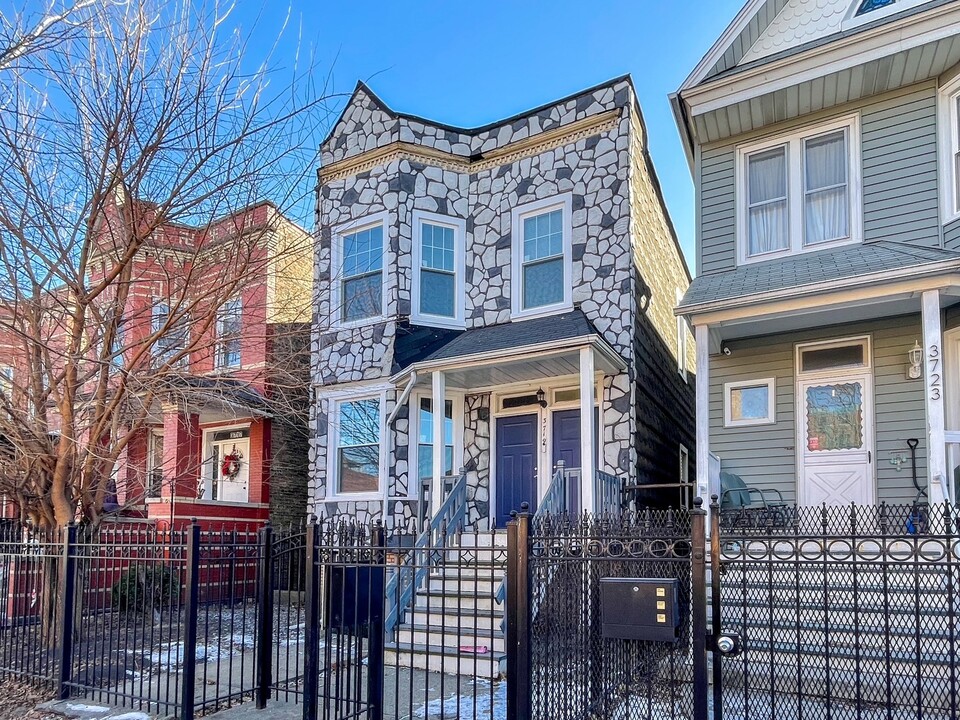 3719 W Wrightwood Ave in Chicago, IL - Building Photo