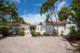 1501 Calais Dr in Miami Beach, FL - Building Photo