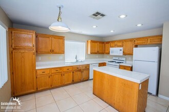 8089 Cimarron Meadows Way in Las Vegas, NV - Building Photo - Building Photo