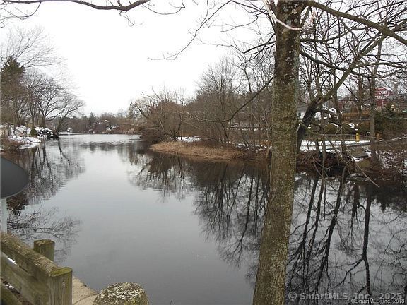 340 Palmer Hill Rd in Greenwich, CT - Building Photo