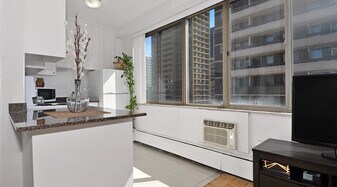 48 Isabella St in Toronto, ON - Building Photo