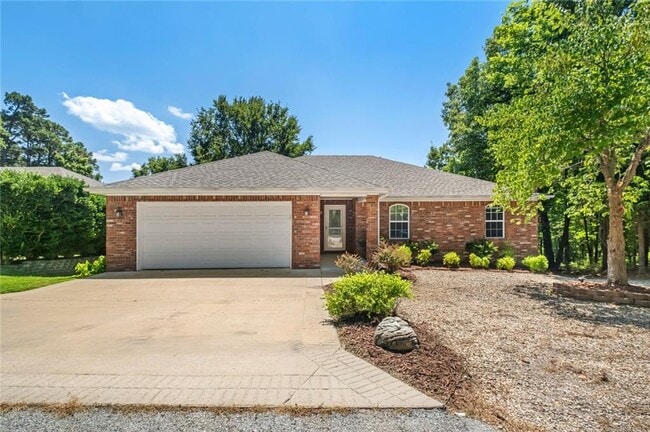 99 Buckingham Dr in Bella Vista, AR - Foto de edificio - Building Photo